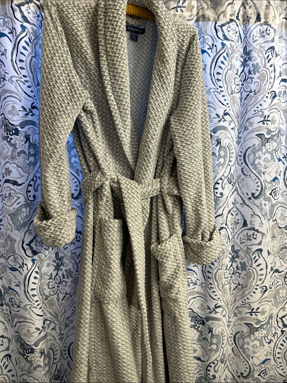 Tommy Bahama Gray/White Textured Bath Robe with Shawl Collar. NWOT